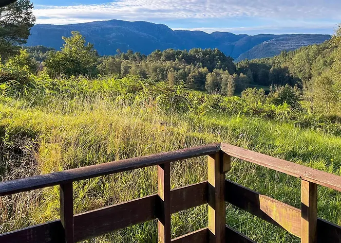 5 Person In Brekke-by Traum Dingja